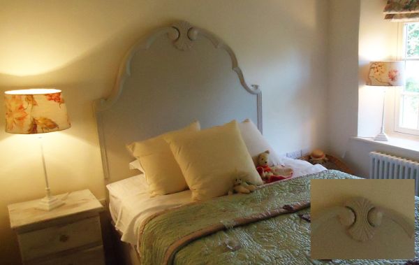 Lincolnshire Bedrail for 4ft 6" standard double bed in pinewood product code PN 989 with Headrail Centerpiece code PN 410. Wide range of bedrails and centrepieces available for you to choose alternative size beds and styles